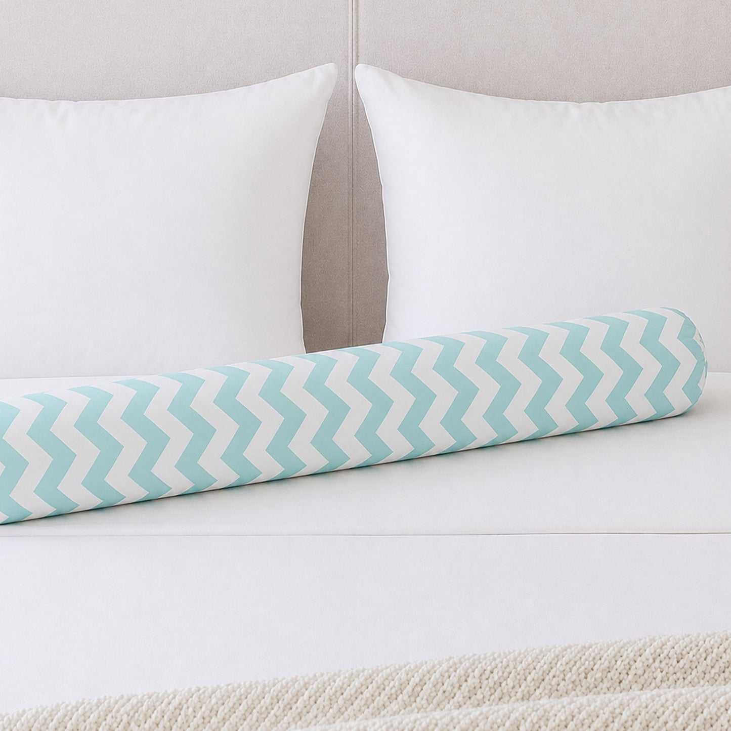 LEANBE Bettschlange Stillkissen – Vielseitiges Seitenschläferkissen 150 cm - Weiss/Türkis Chevron